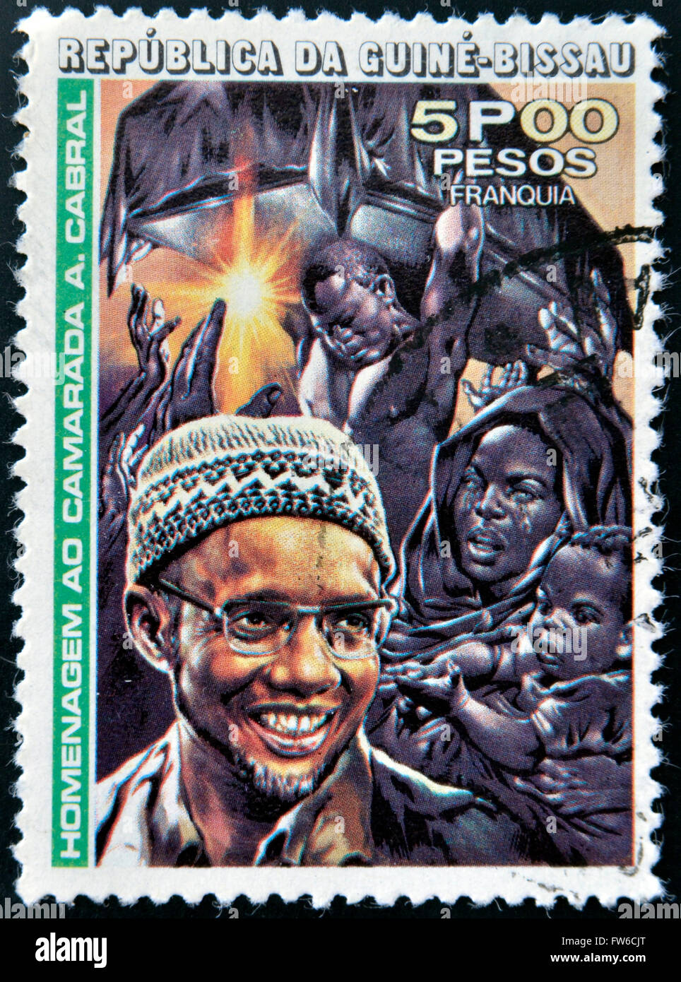 Guinée - circa 1974 : timbre imprimé en Guinée montre portrait d'Amilcar Cabral, vers 1974 Banque D'Images