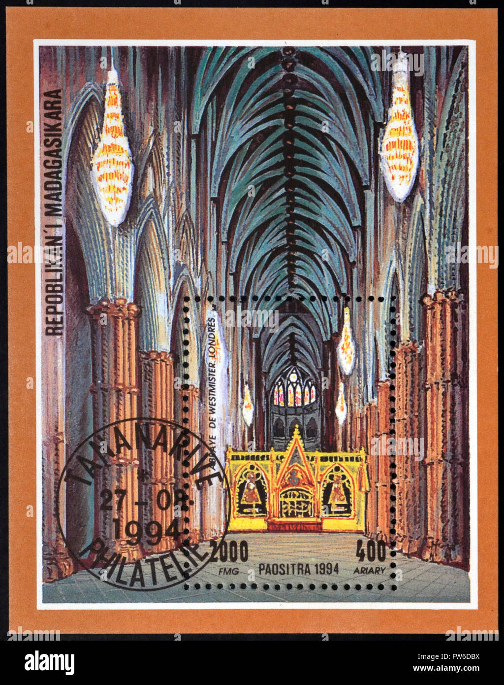 MADAGASCAR - circa 1994 : timbre imprimé à Madagascar montre intérieur à Westminster Abbey, circa 1994 Banque D'Images