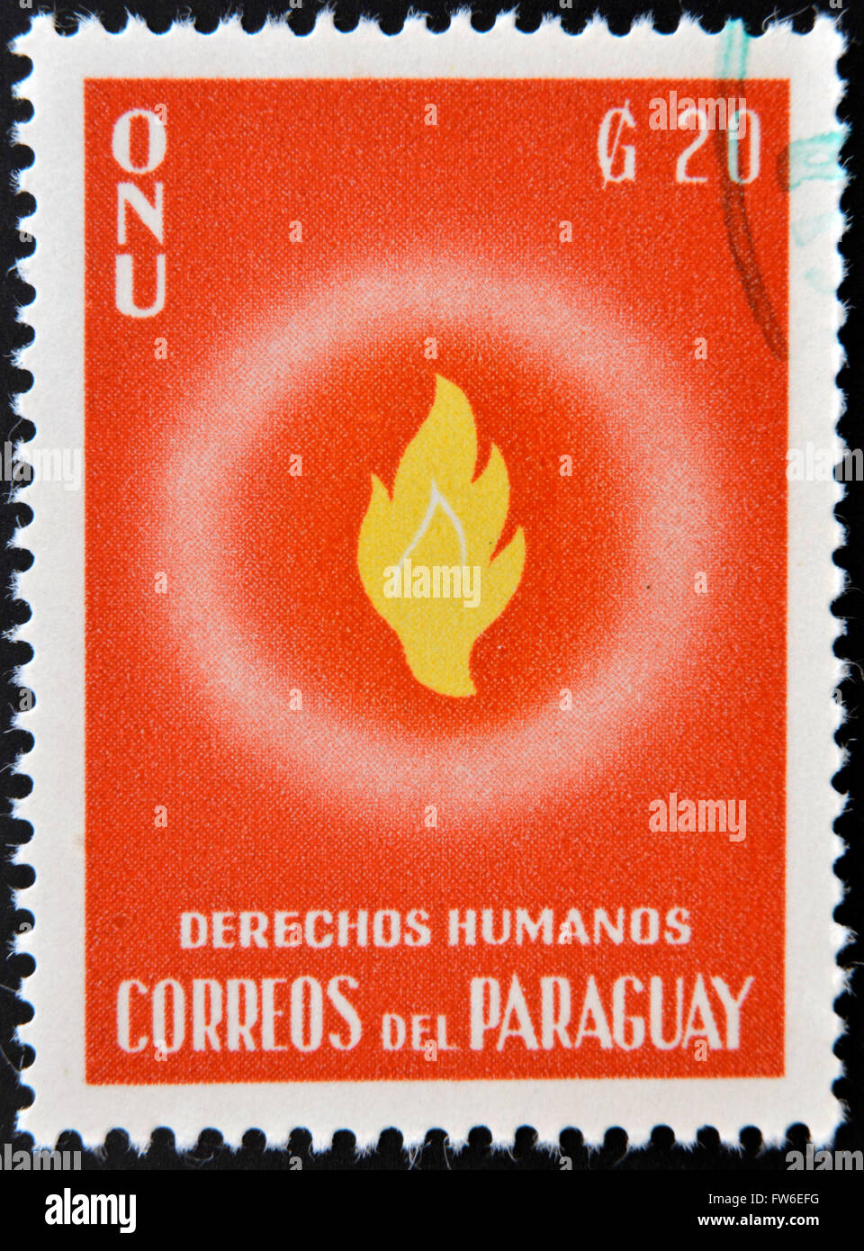 PARAGUAY - VERS 1960 : un timbre imprimé en Paraguay dédié à la protection des droits de l'homme par l'Organisation des Nations Unies, vers 1960 Banque D'Images
