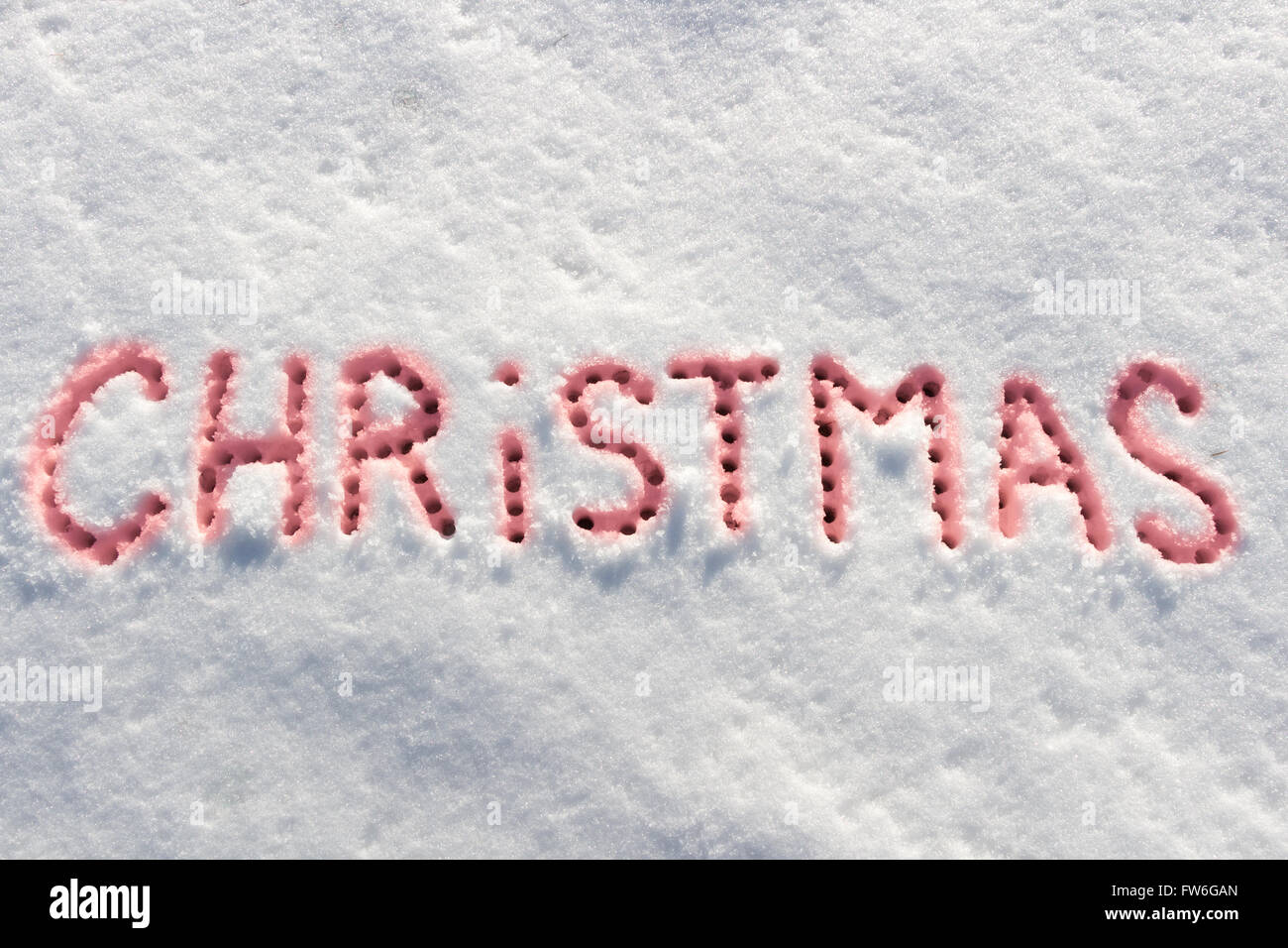 Les mots écrits sur un champ de neige de Noël, nouvel an concept. Banque D'Images