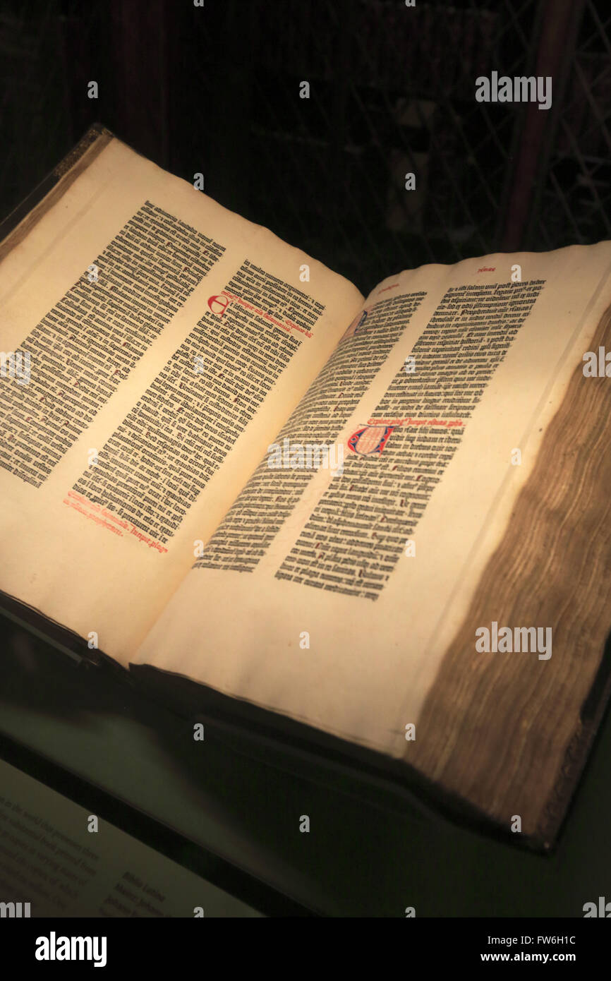Bible de Gutenberg s'affichent dans la Morgan Library & Museum. Manhattan, New York City, USA Banque D'Images