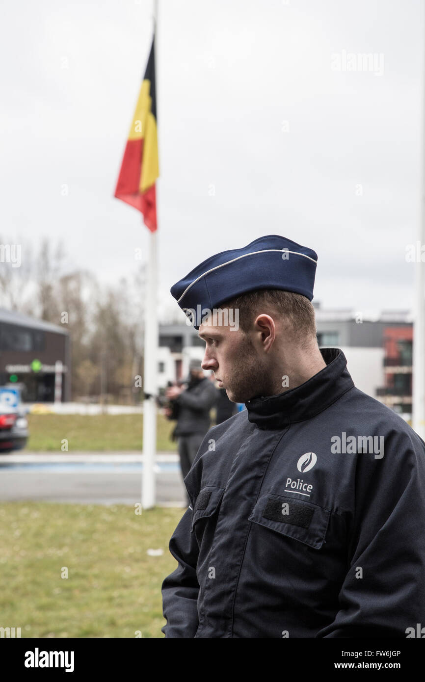 La police belge en service après l'attaque terroriste Photo Stock - Alamy