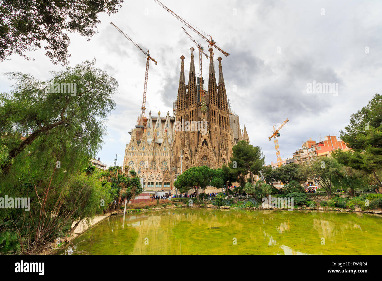 La Sagrada Familia - l'impressionnante cathédrale conçu par l'architecte Gaudi, qui est en cours de construction depuis le 19 mars 1882 et n'est pas Banque D'Images