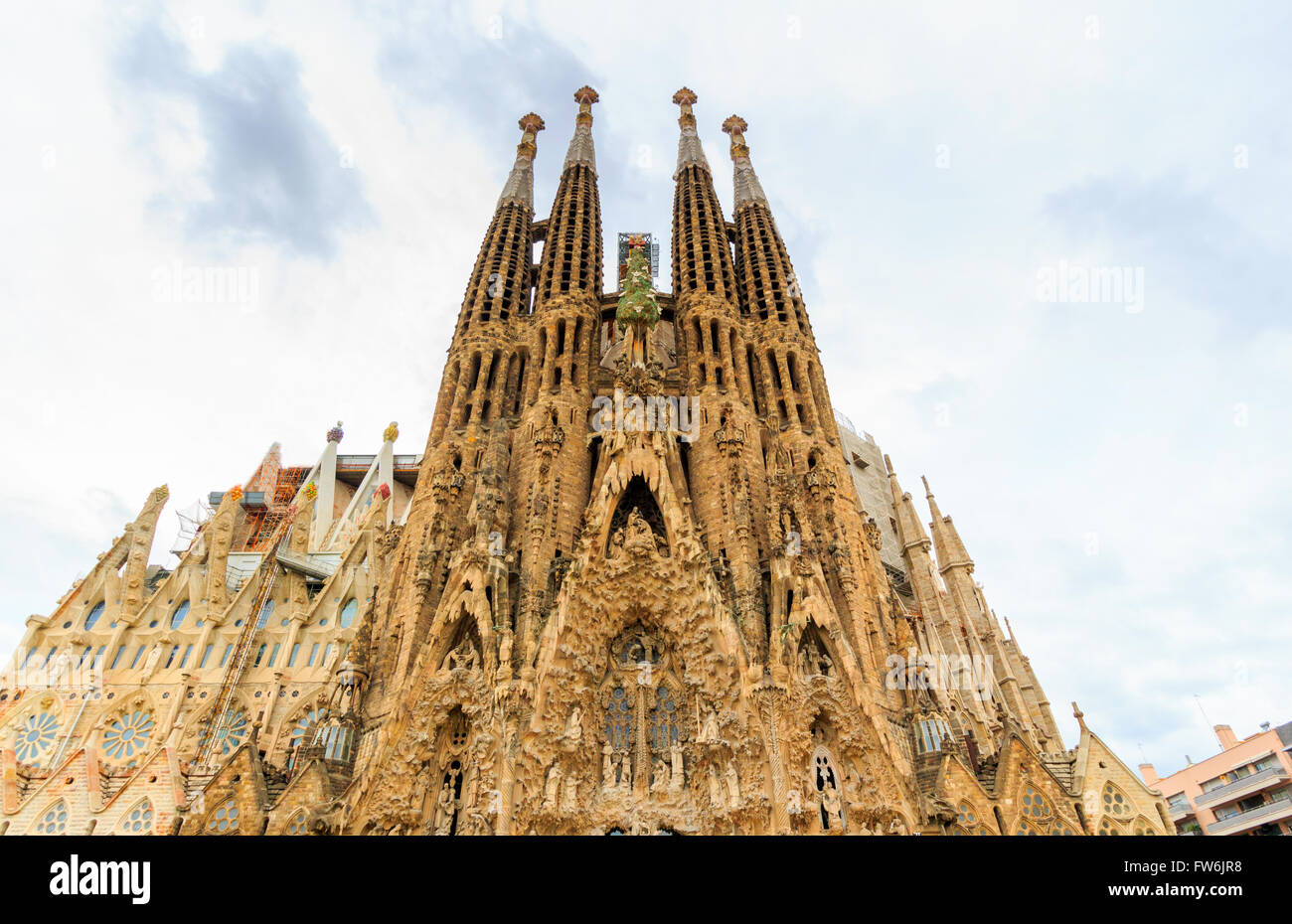 La Sagrada Familia - l'impressionnante cathédrale conçu par l'architecte Gaudi, qui est en cours de construction depuis le 19 mars 1882 et n'est pas Banque D'Images