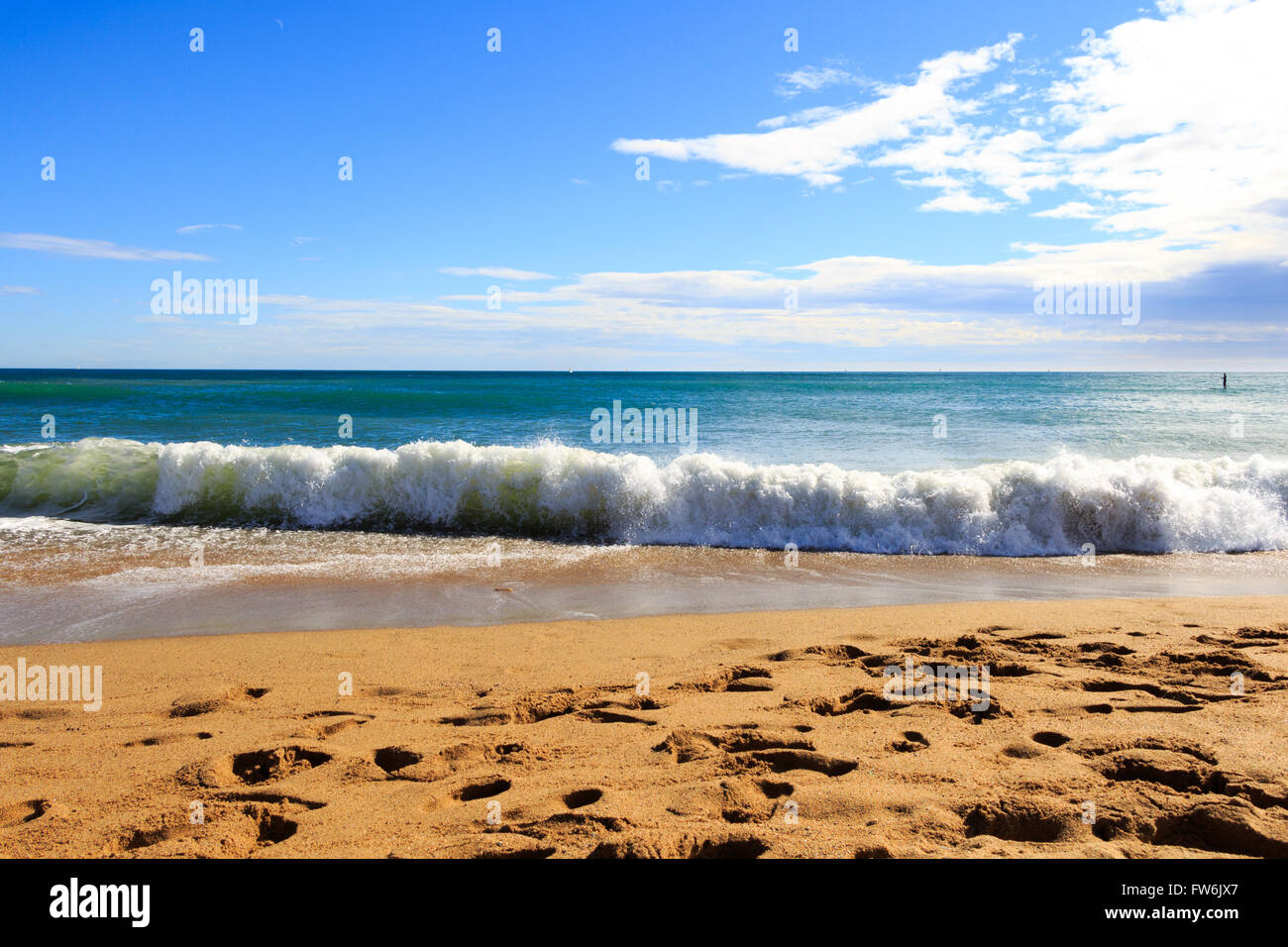 Mer plage sable ciel bleu lumière soleil vue paysage de détente pour la conception carte postale et l'agenda Banque D'Images