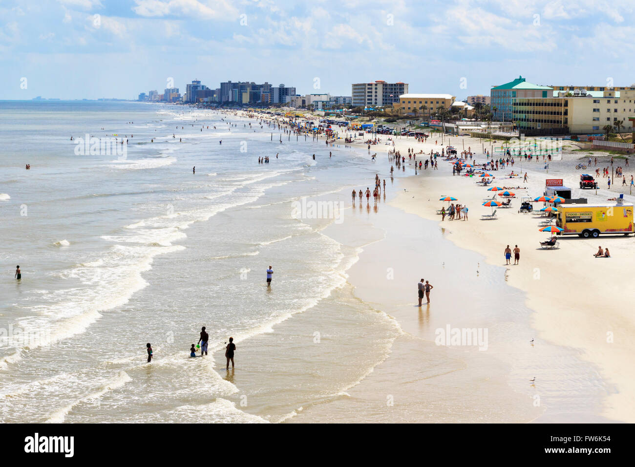 Daytona Beach avec les touristes et les baigneurs, en Floride, l'Amérique, USA Banque D'Images