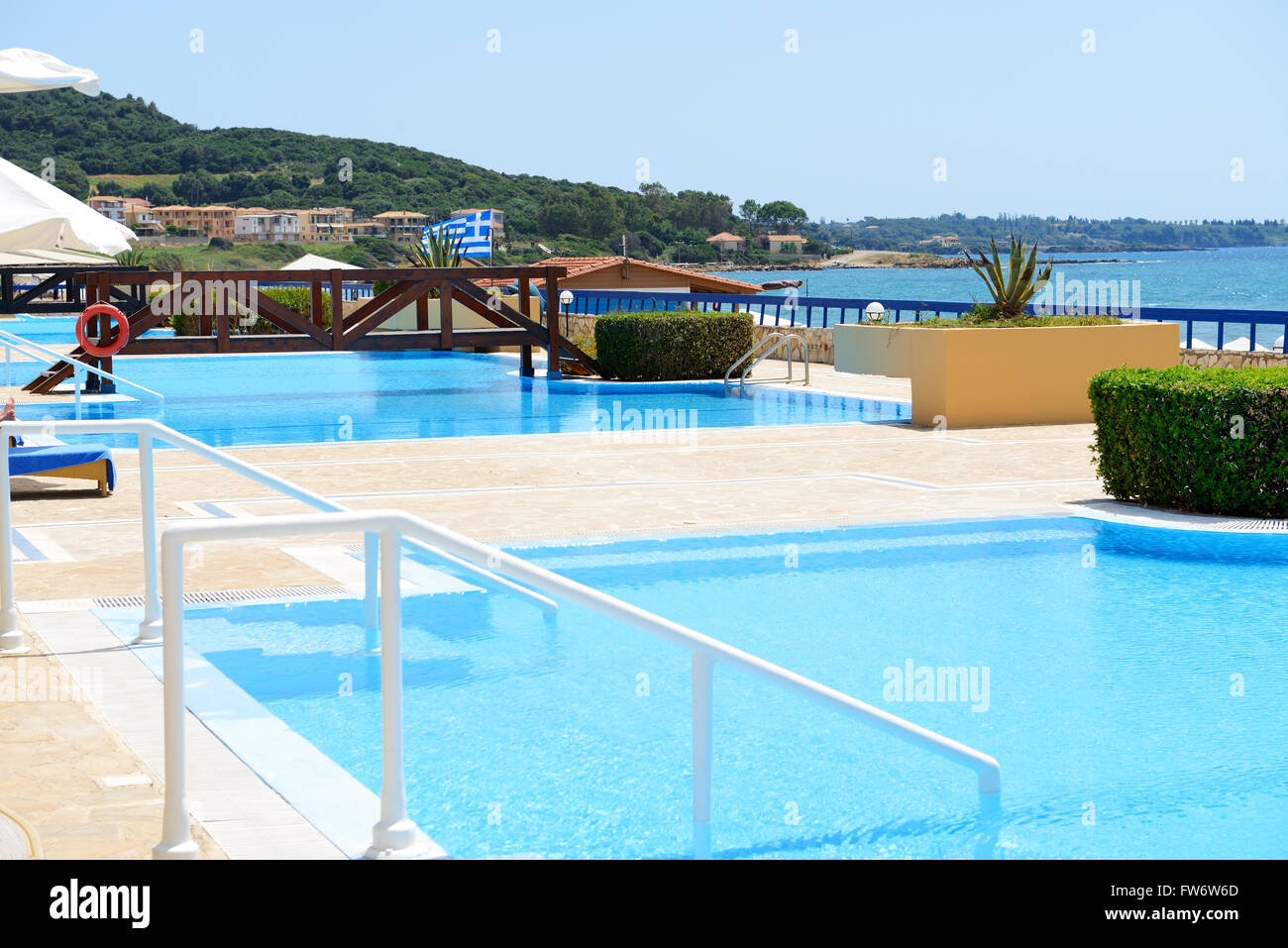 Piscine près de villa de luxe, Péloponnèse, Grèce Banque D'Images
