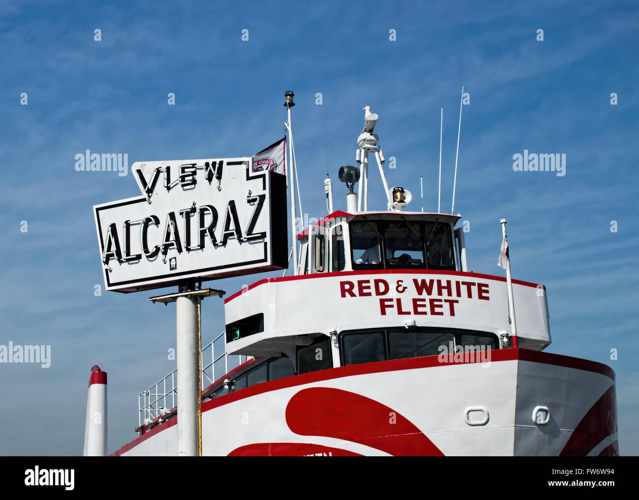 Alcatraz Flyer à la doc de San Francisco's Harbour, prêts pour des croisières d'Alcatraz Banque D'Images