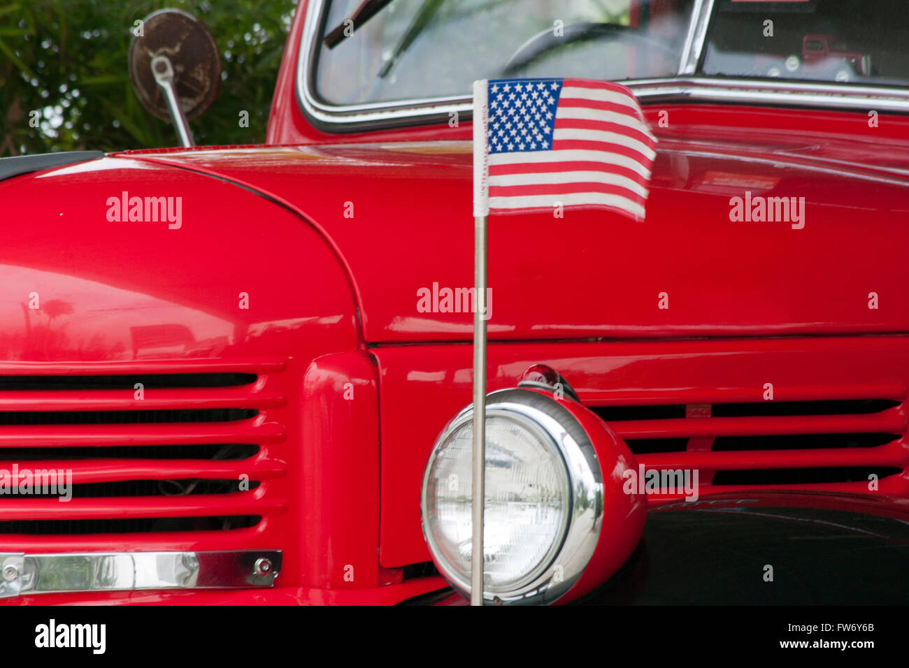 Camion américain classique et US flag Banque D'Images