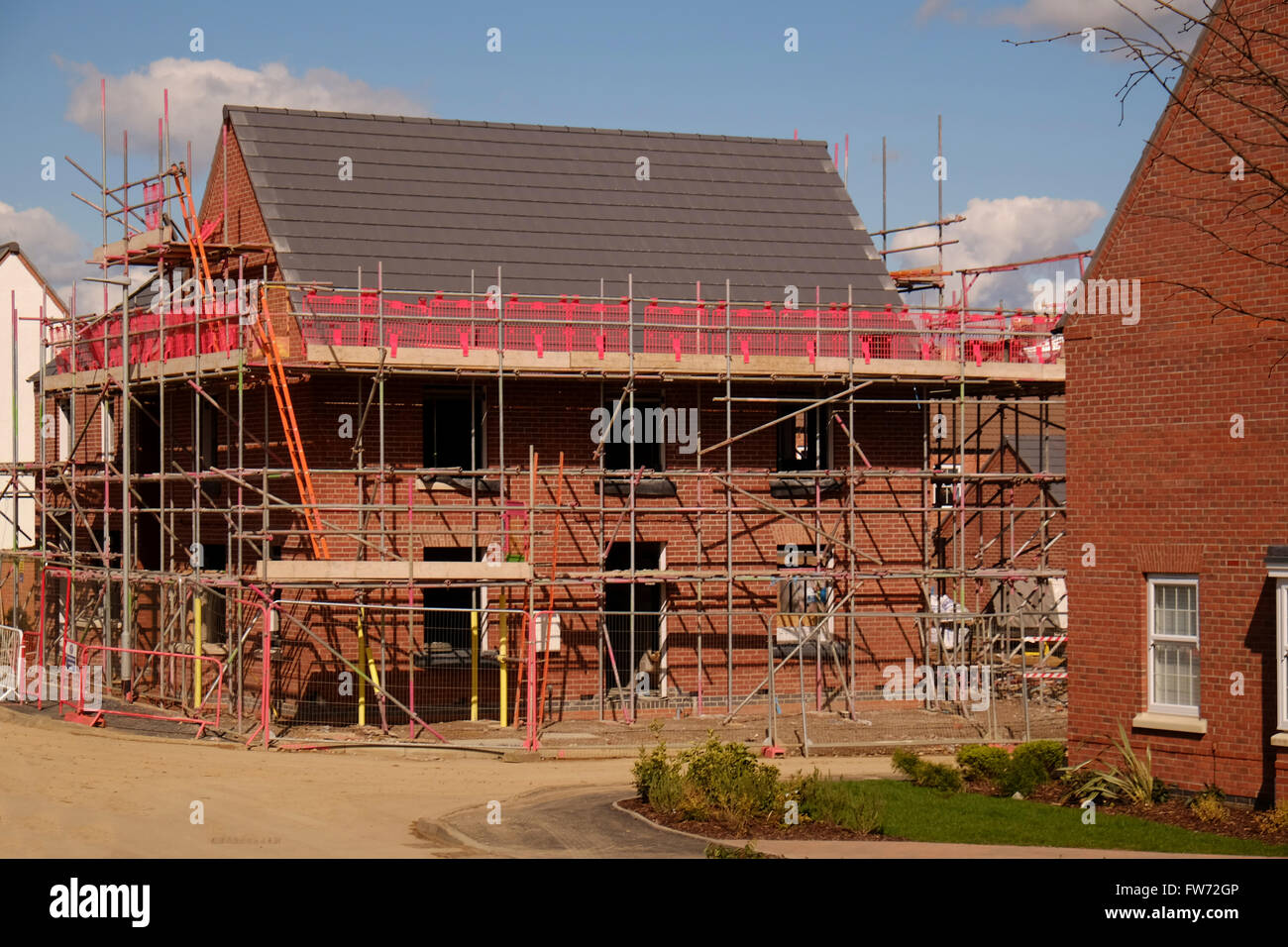 Nouvelle maison couverte d'échafaudages, Grantham, Lincolnshire, Angleterre, RU Banque D'Images