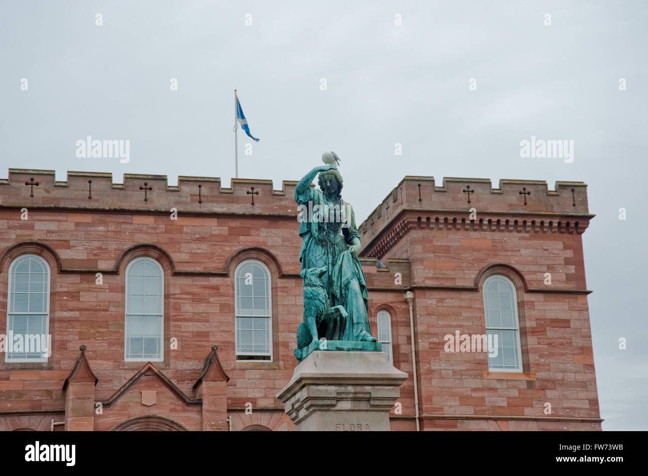 Le château d'Inverness et statue de Flora MacDonald Banque D'Images