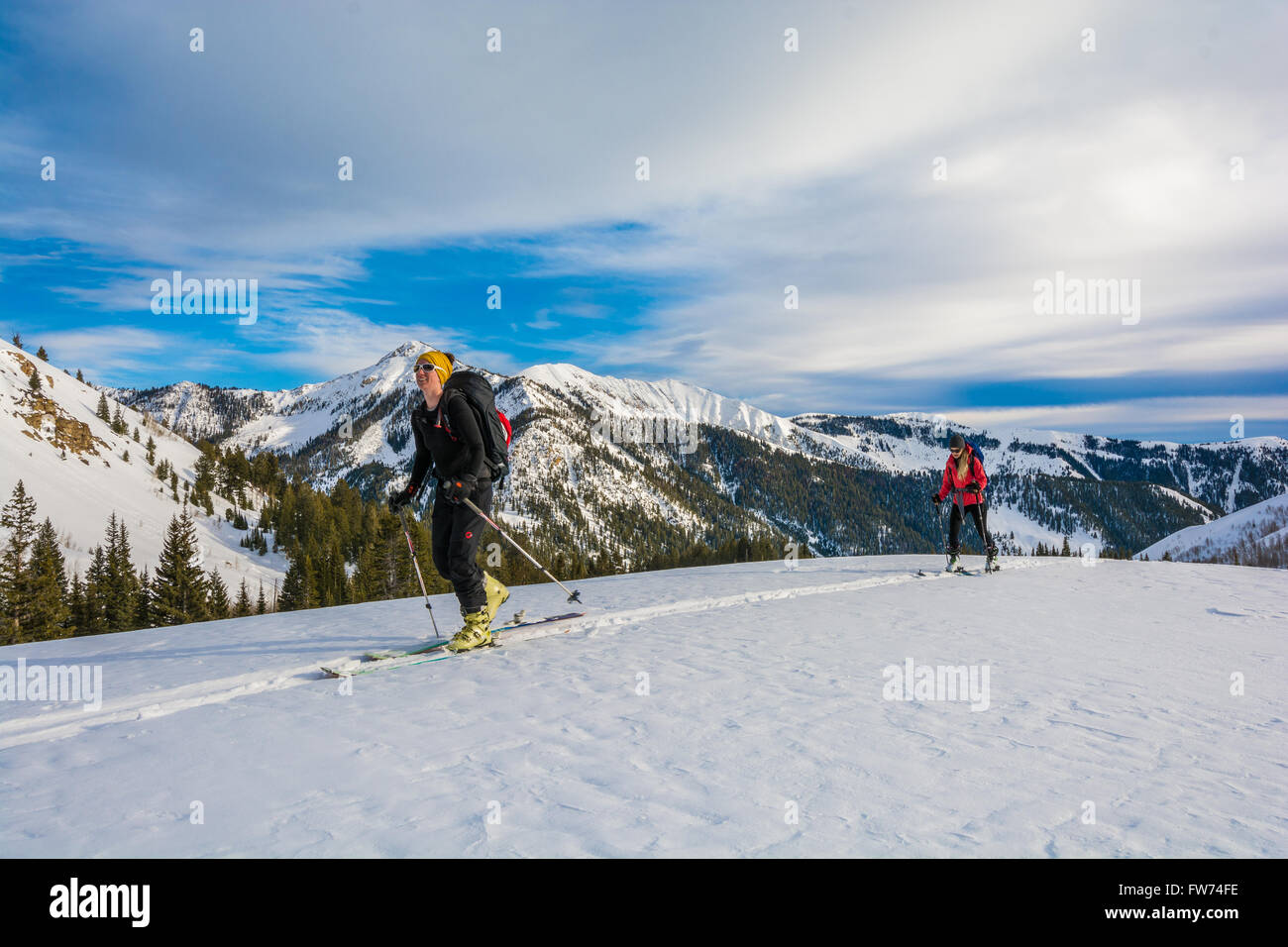 Ski de randonnée dans les montagnes près de Pioneer Sun Valley Idaho Banque D'Images