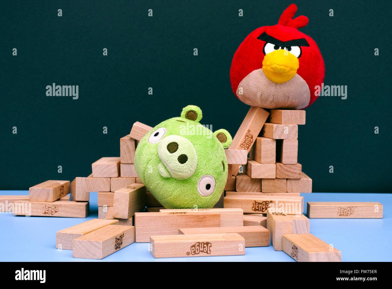 Angry Bird Vs Bad Piggies Oiseau Rouge Sbad Pigs House