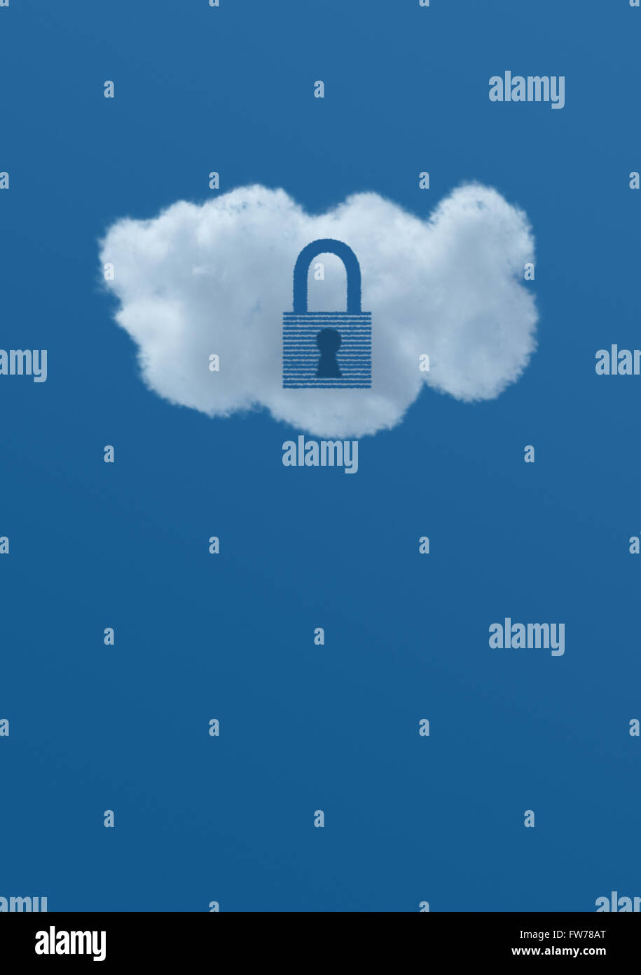 Un nuage blanc avec un cadenas est situé dans un ciel bleu, illustrant l'idée de sécurité des données dans le cloud. Banque D'Images