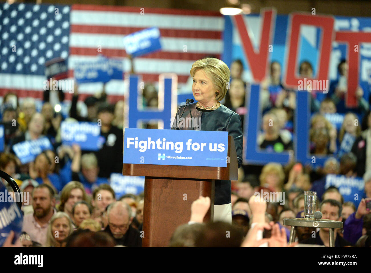 Saint Louis, MO, USA - Le 12 mars 2016 : le candidat démocrate et ancien secrétaire d'Etat américaine Hillary Clinton campagnes électorales Banque D'Images