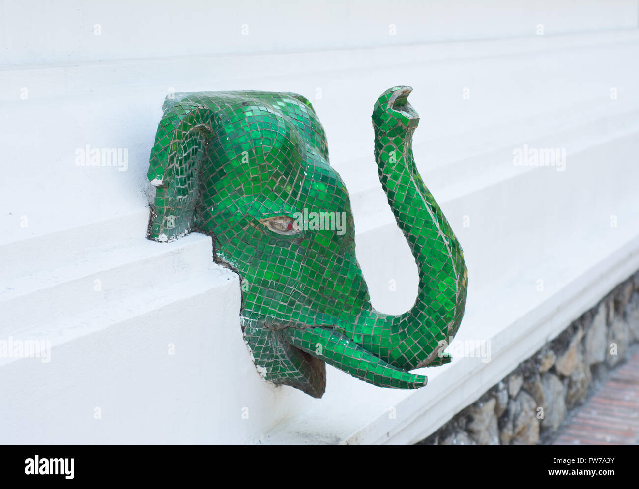 éléphant en mosaïque à poser | Boutique – Au centre de Hyères éléphant en mosaïque à poser | Boutique – Au centre de Hyères