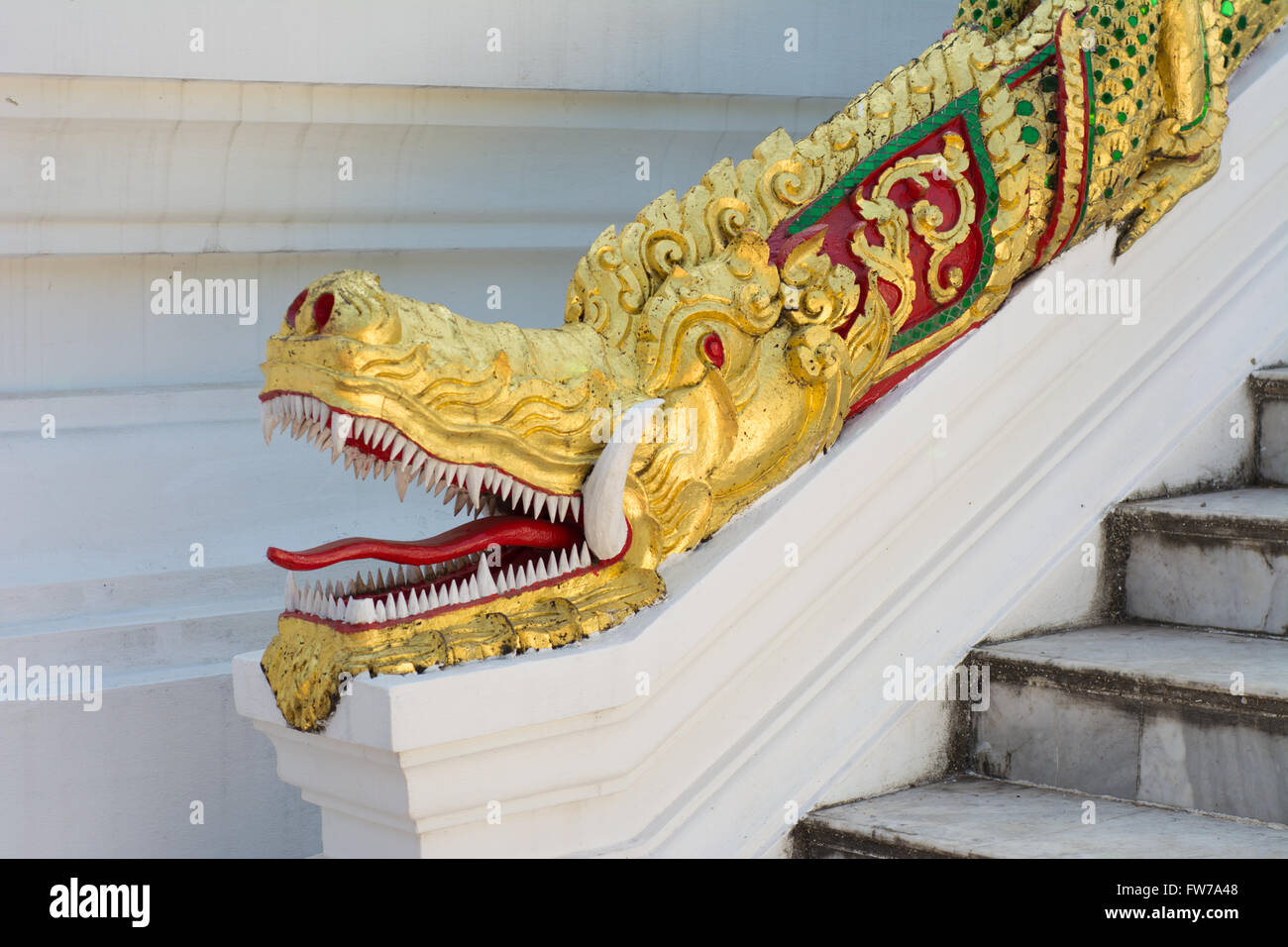 Tête de Dragon Statue à Haw Pha Bang Luang Prabang , Laos , Banque D'Images