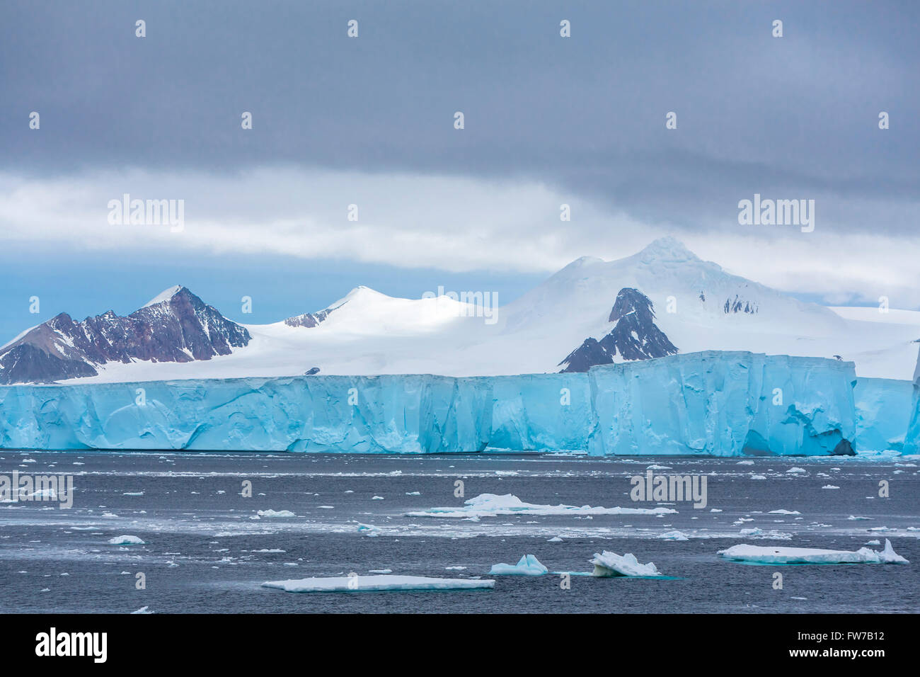 Les icebergs de l'Antarctique dans son, Péninsule Antarctique, l'Antarctique. Banque D'Images