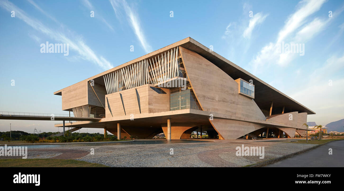 L'altitude d'angle. La Cidade das Artes, Barra da Tijuca, le Brésil. Architecte : Christian de Portzamparc, 2014. Banque D'Images