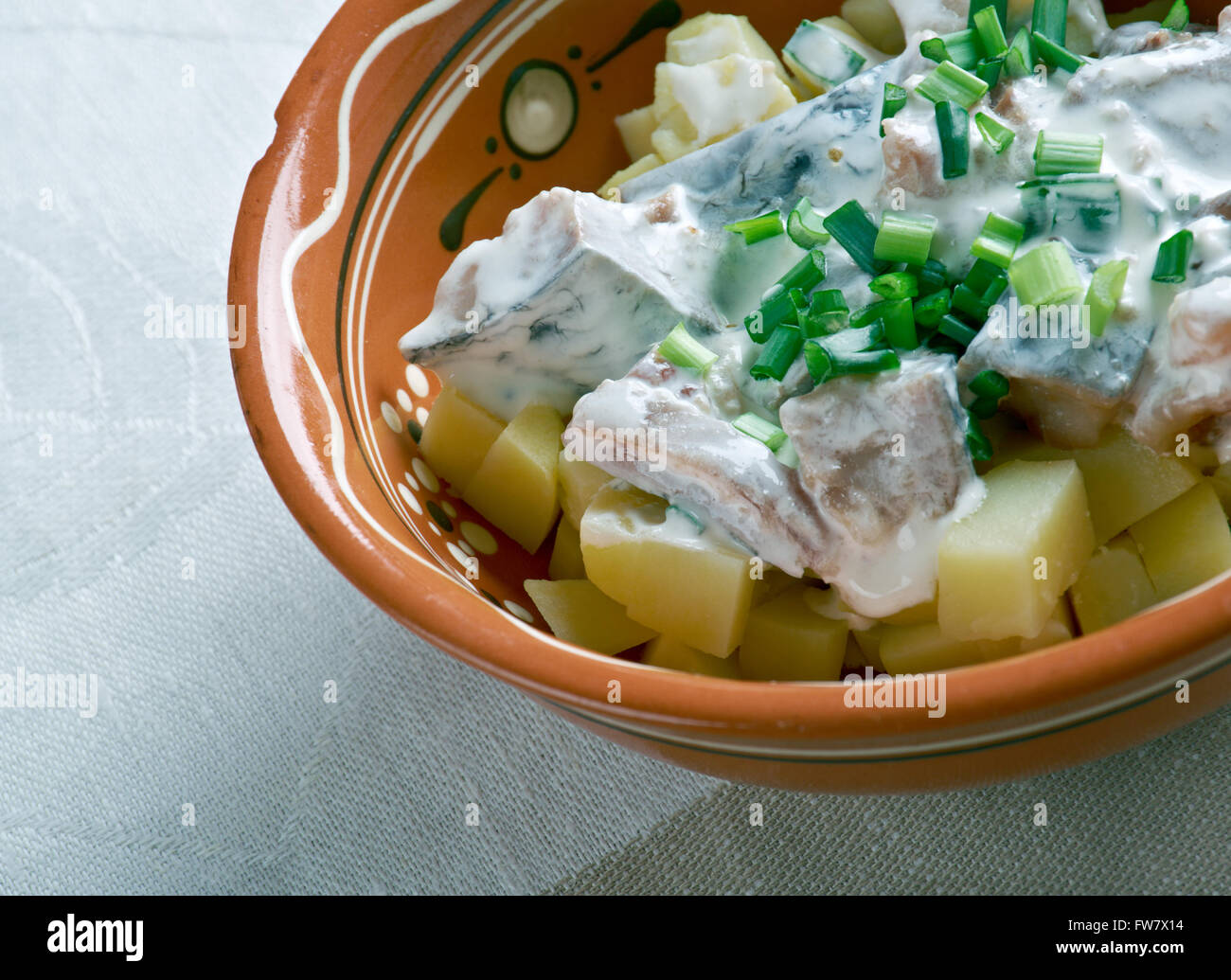 Estonian Silgu kartulisalat . salade de hareng, pommes de terre avec de la cuisine de creamBaltic Banque D'Images