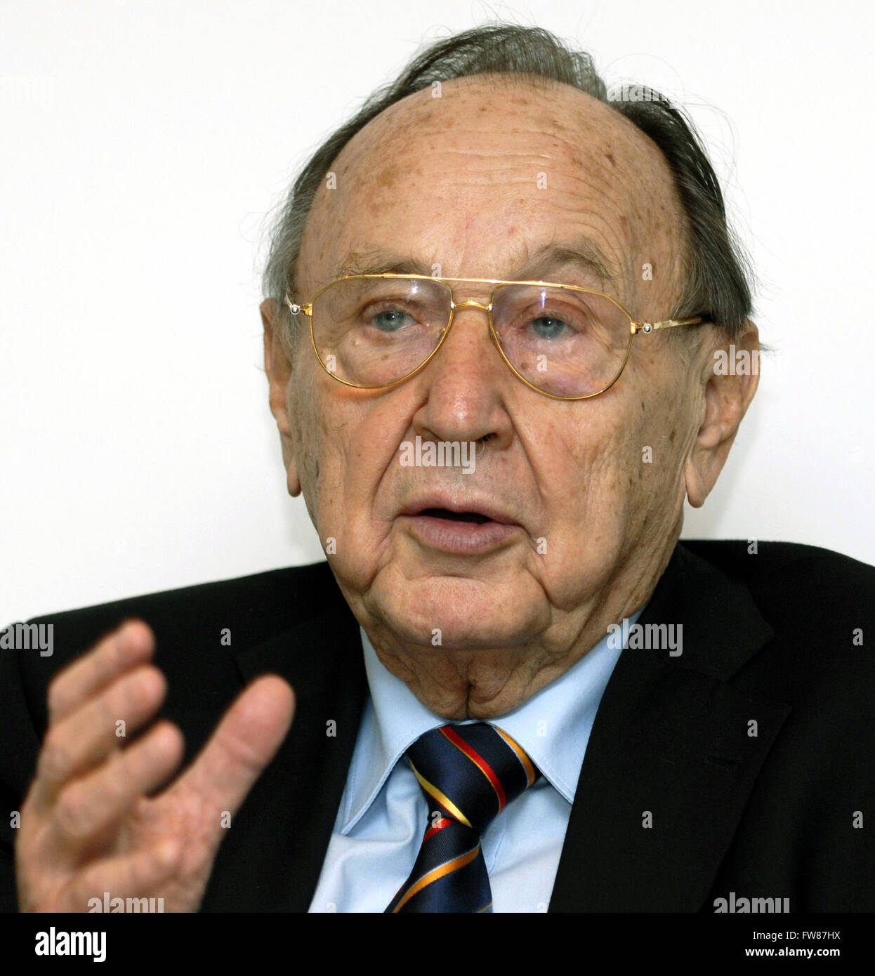 L'ancien ministre des affaires étrangères, Hans-Dietrich Genscher lors d'une conférence de presse à Berlin le 17 janvier 2007. Banque D'Images