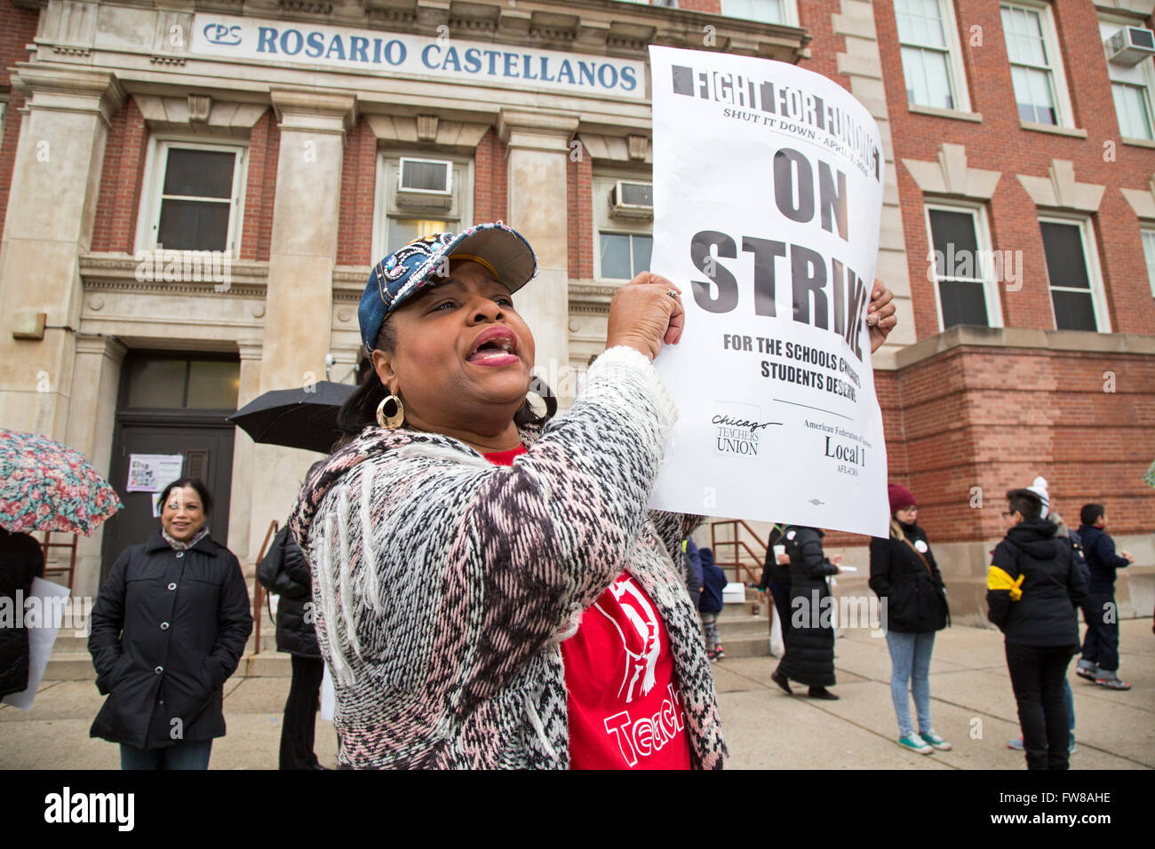 Chicago, Illinois, USA. 1er avril 2016. Les membres du syndicat des enseignants de Chicago ont organisé une grève d'une journée, exigeant une augmentation du financement pour les écoles publiques de la ville. Les enseignants ont été rejoints dans leur "journée d'action" par une coalition des travailleurs, d'étudiants et des groupes communautaires. Crédit : Jim West/Alamy Live News Banque D'Images