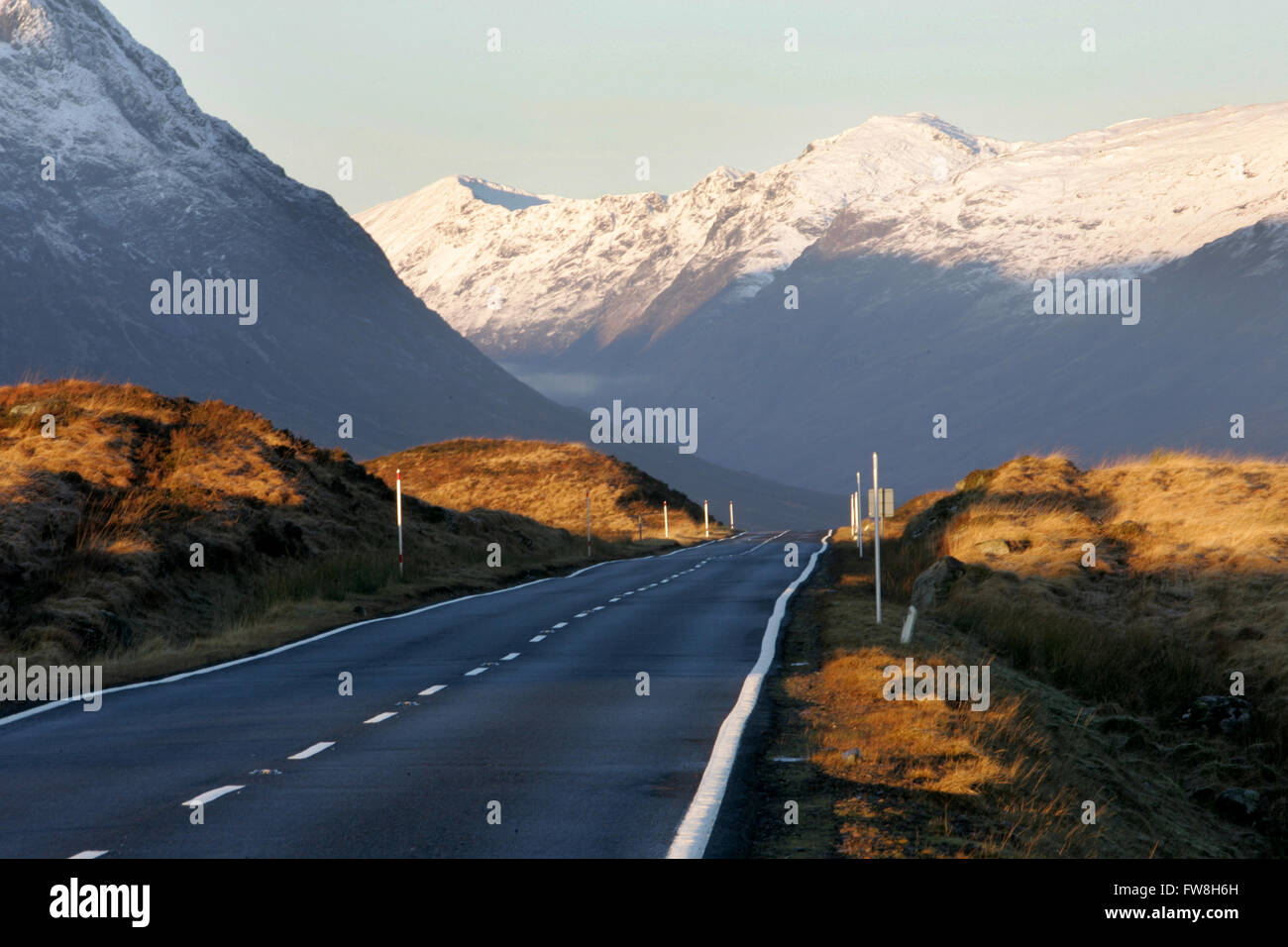 Route en direction de Glen Coe en Écosse Banque D'Images