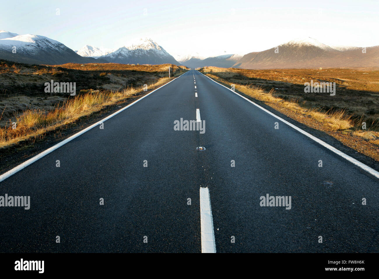 Route en direction de Glen Coe en Écosse Banque D'Images