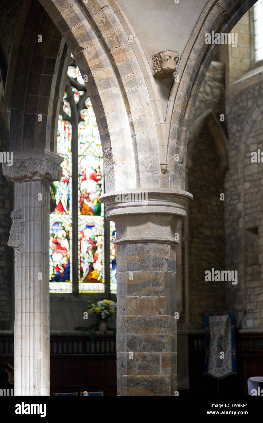 L'architecture de l'église vitrail avec en arrière-plan Banque D'Images