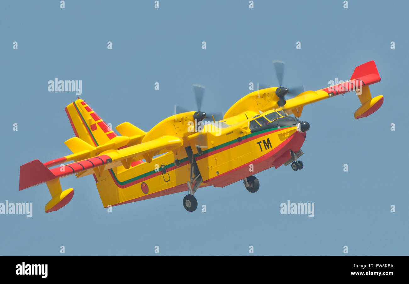 Un marocain Royal Air Force Canadair CL-415 au cours Marrakech Air Show 2014 au Maroc. Banque D'Images