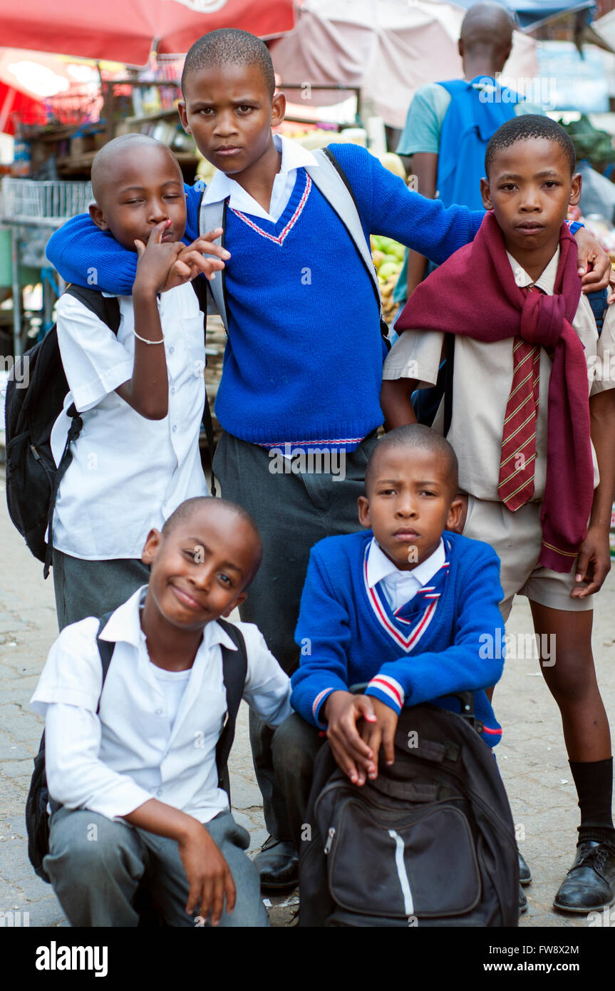 Groupe de garçons de l'Est, CBD, Maseru, Lesotho Banque D'Images