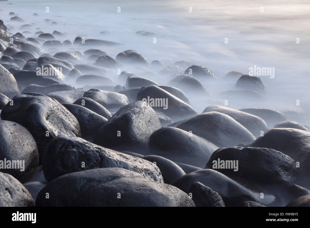 Les grandes roches de lave sur la plage, El Hierro, Îles Canaries, Espagne Banque D'Images