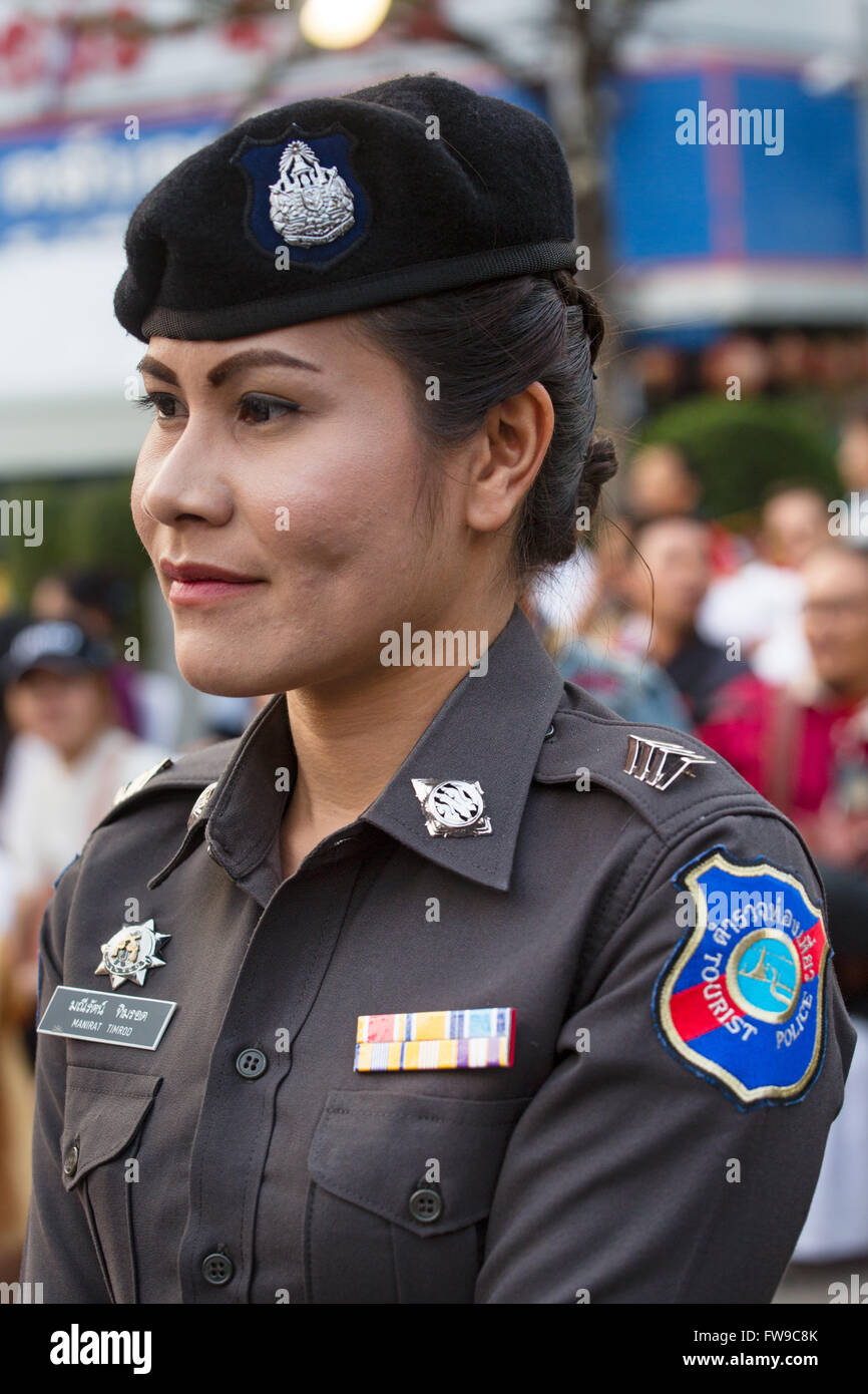 La police, la police touristique pour les touristes, une femme agent de police, de la sécurité, Bangkok, Thaïlande Banque D'Images