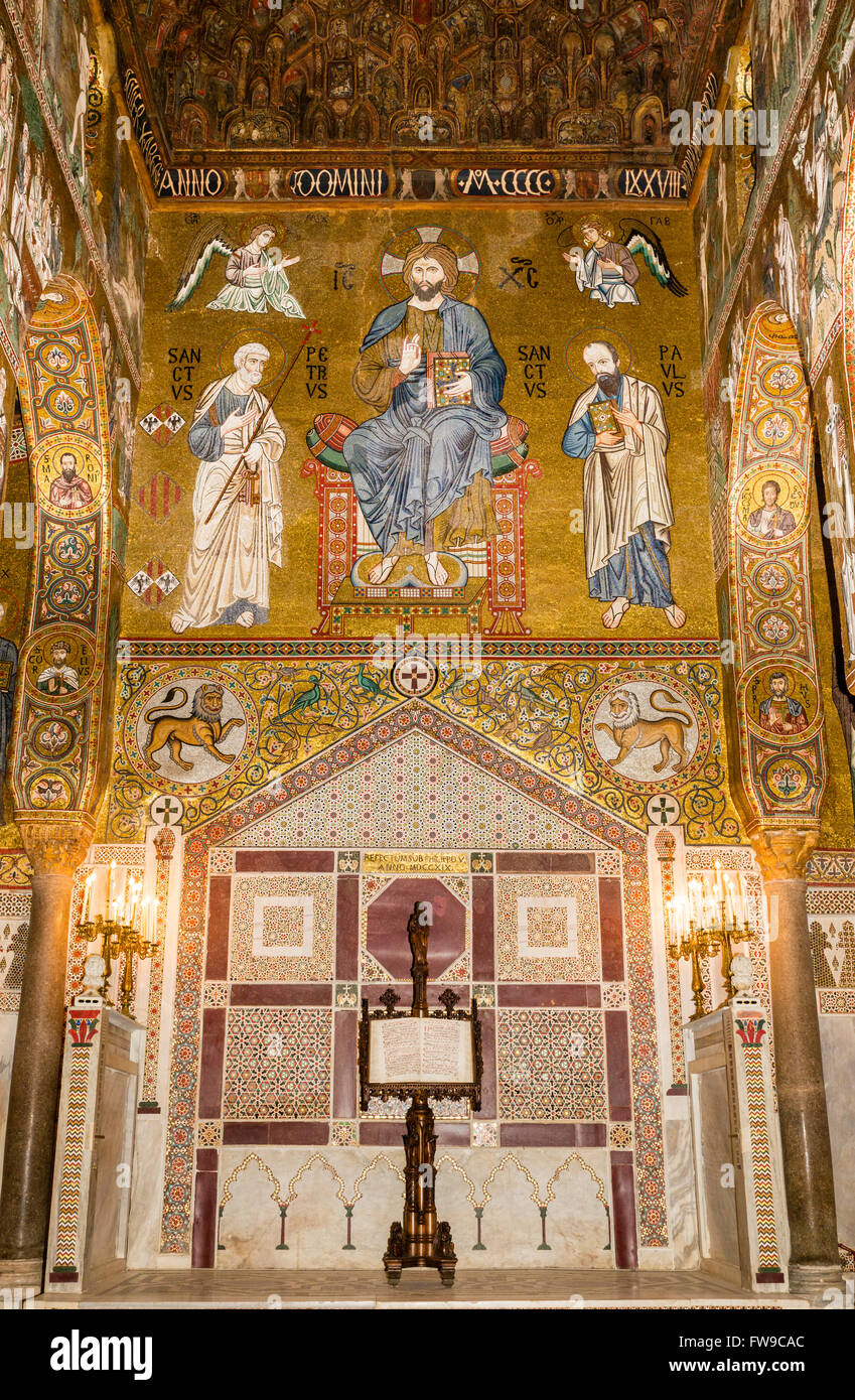 Mosaïque byzantine, le Christ Pantocrator intronisé sur le trône de Roger II, Chapelle Palatine, la Chapelle Palatine du Palais de Banque D'Images
