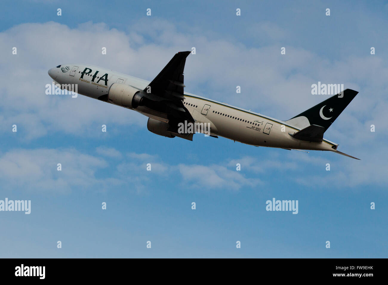 Pakistan International Airline jet AP-BGY, les départs de l'aéroport international Pearson de Toronto, Ont., le mardi 14 juillet. Banque D'Images
