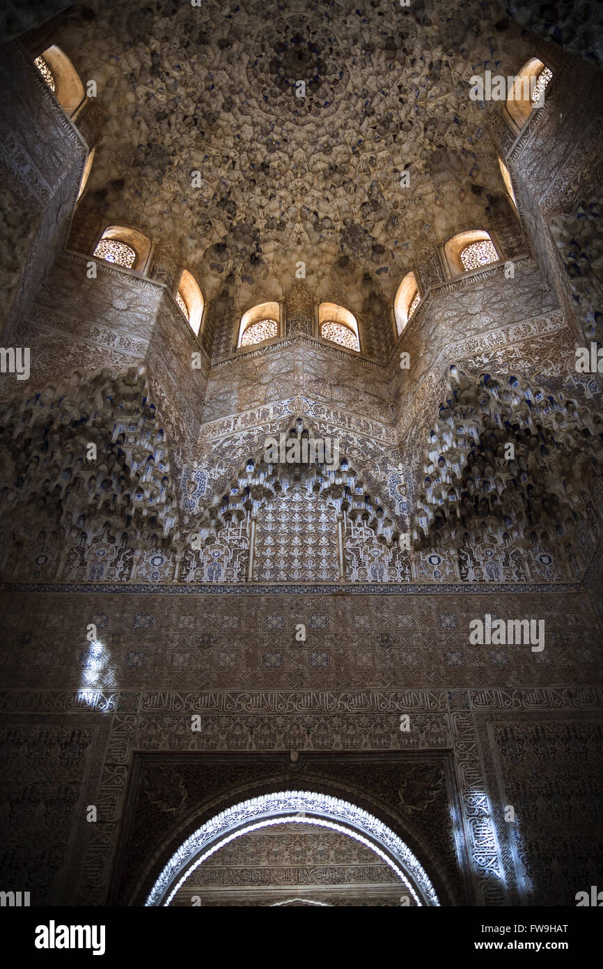 Ornements de style mauresque de l'Alhambra Palace Royal Islamique, Granada, Espagne. Banque D'Images