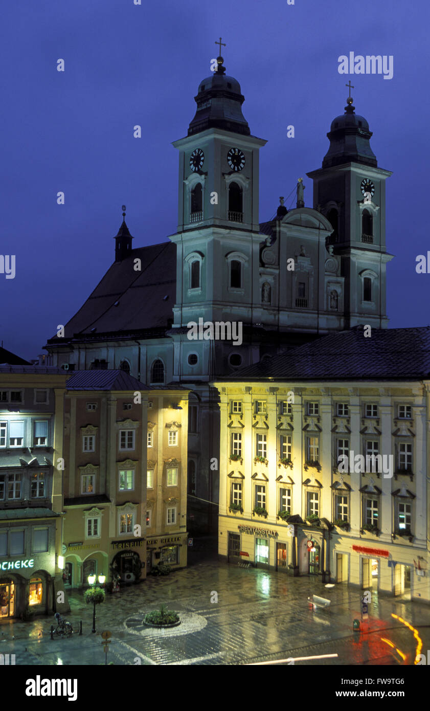 AUT, l'Autriche, Linz, Hauptplatz et de la vieille cathédrale. Tau, Oesterreich, Linz, Hauptplatz und Alter Dom. Banque D'Images