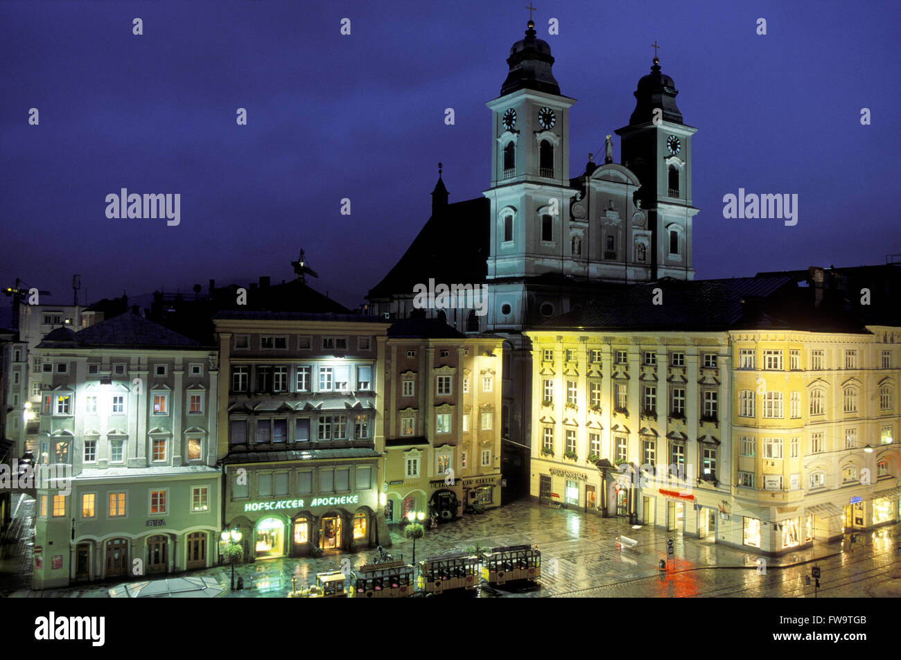 AUT, l'Autriche, Linz, Hauptplatz et de la vieille cathédrale. Tau, Oesterreich, Linz, Hauptplatz und Alter Dom. Banque D'Images