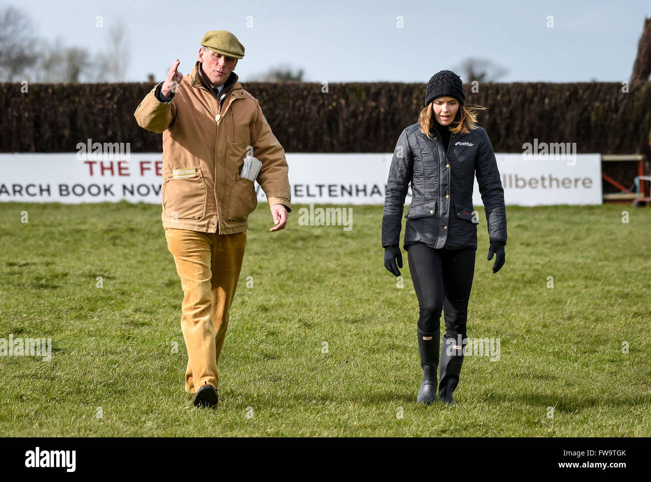 Victoria Pendleton rides Pacha du polder, formés par Paul Nicholls, dans le Betfair Selles de commutation Hunters' Steeple Chase à Wincanton. Pendleton est Go femelle la plus réussie et Olympien espère concurrencer dans le Foxhunters Chase à Cheltenham Fest Banque D'Images