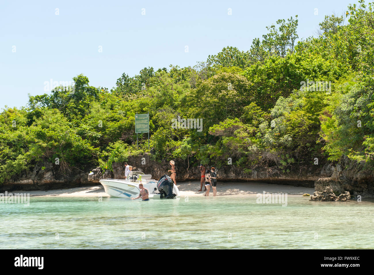 Les touristes visitant l'île aux Aigrettes au large de la côte sud-est de l'île Maurice. Banque D'Images