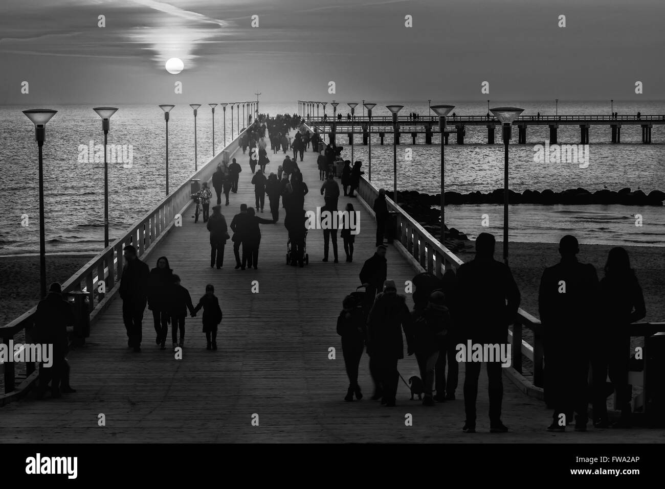 Palanga, Lituanie : Pont de la mer dans le coucher du soleil Banque D'Images