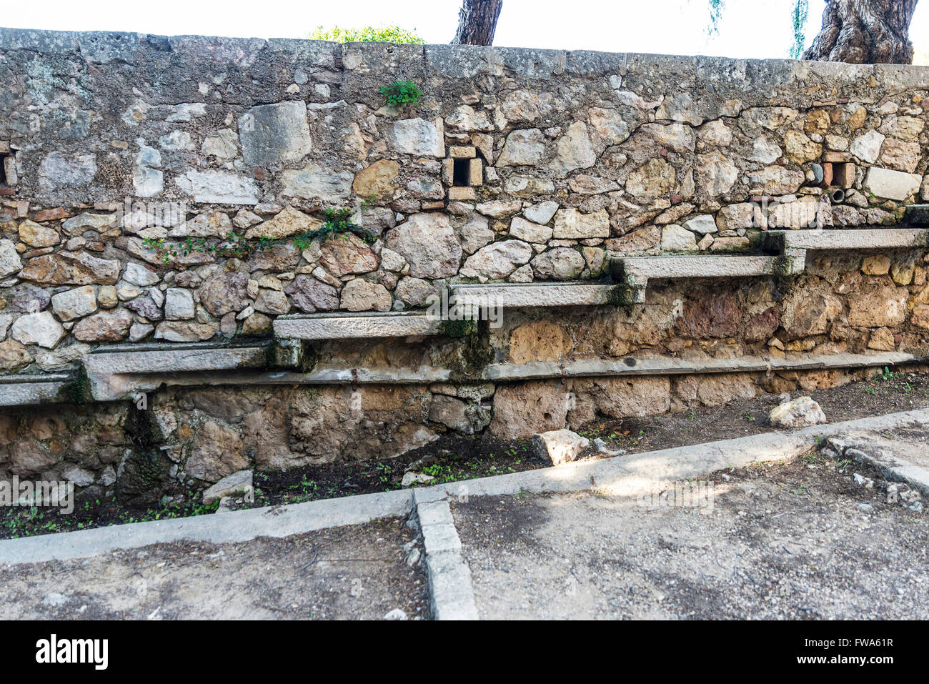 Mur de pierre avec de l'eau façon contexte en Tarragone, Catalogne, Espagne Banque D'Images