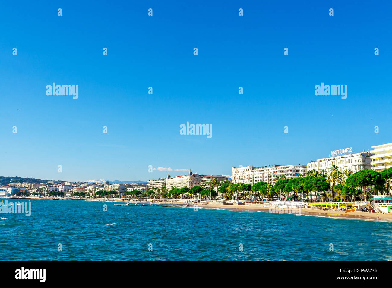 Vue panoramique sur Cannes, de la Croisette, de la Croisette et le Vieux Port de Cannes, France Cote d'Azur Banque D'Images