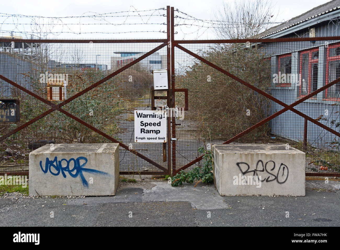 Decay, bloqués, signe d'entrée étrange. Banque D'Images