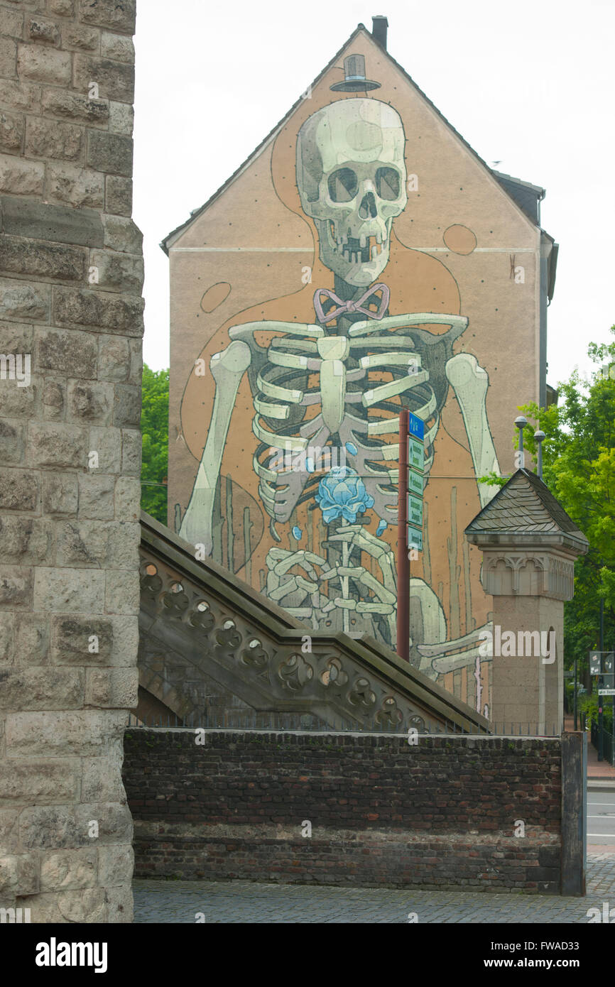 Köln, Altstadt-Süd, Rheinauhafen, Hausfassde mit Graffity suis Bayenturm Banque D'Images