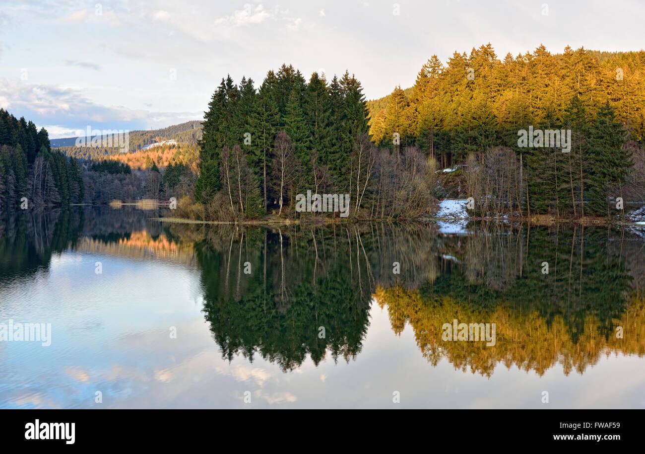 Dans Sösestausee,Harz en Allemagne. Banque D'Images