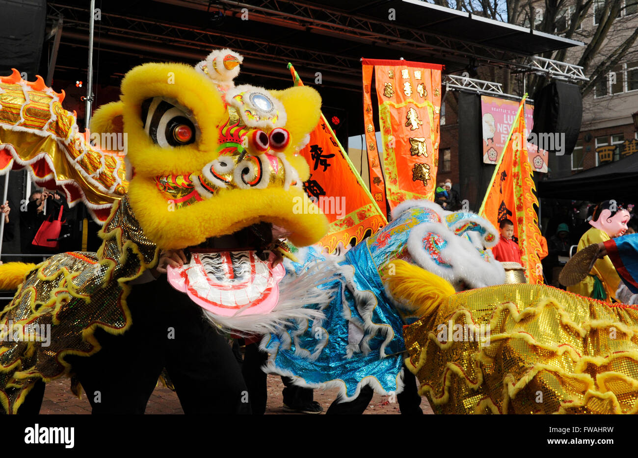 Danse du Lion, célébration du Nouvel An Chinois, Quartier International, Seattle, Washington, 2015 Banque D'Images