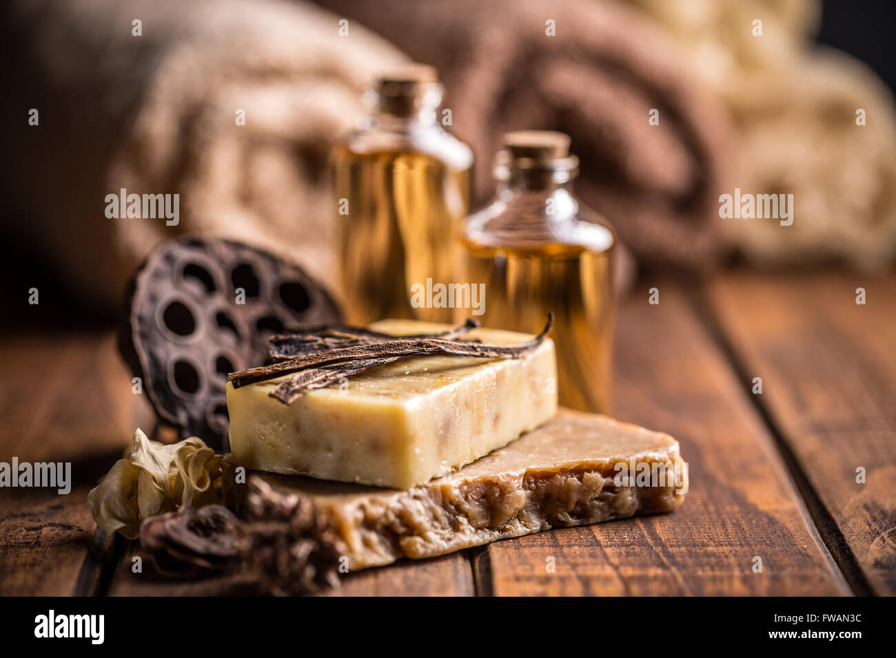 Savon artisanal de bars avec de l'huile essentielle de vanille Banque D'Images