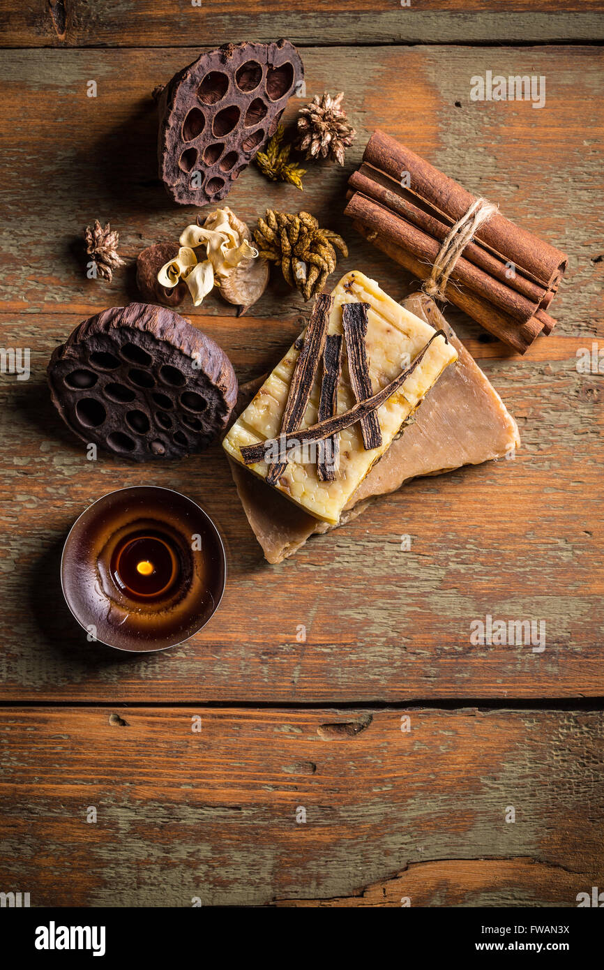 Spa concept, savon artisanal naturel, vue du dessus Banque D'Images