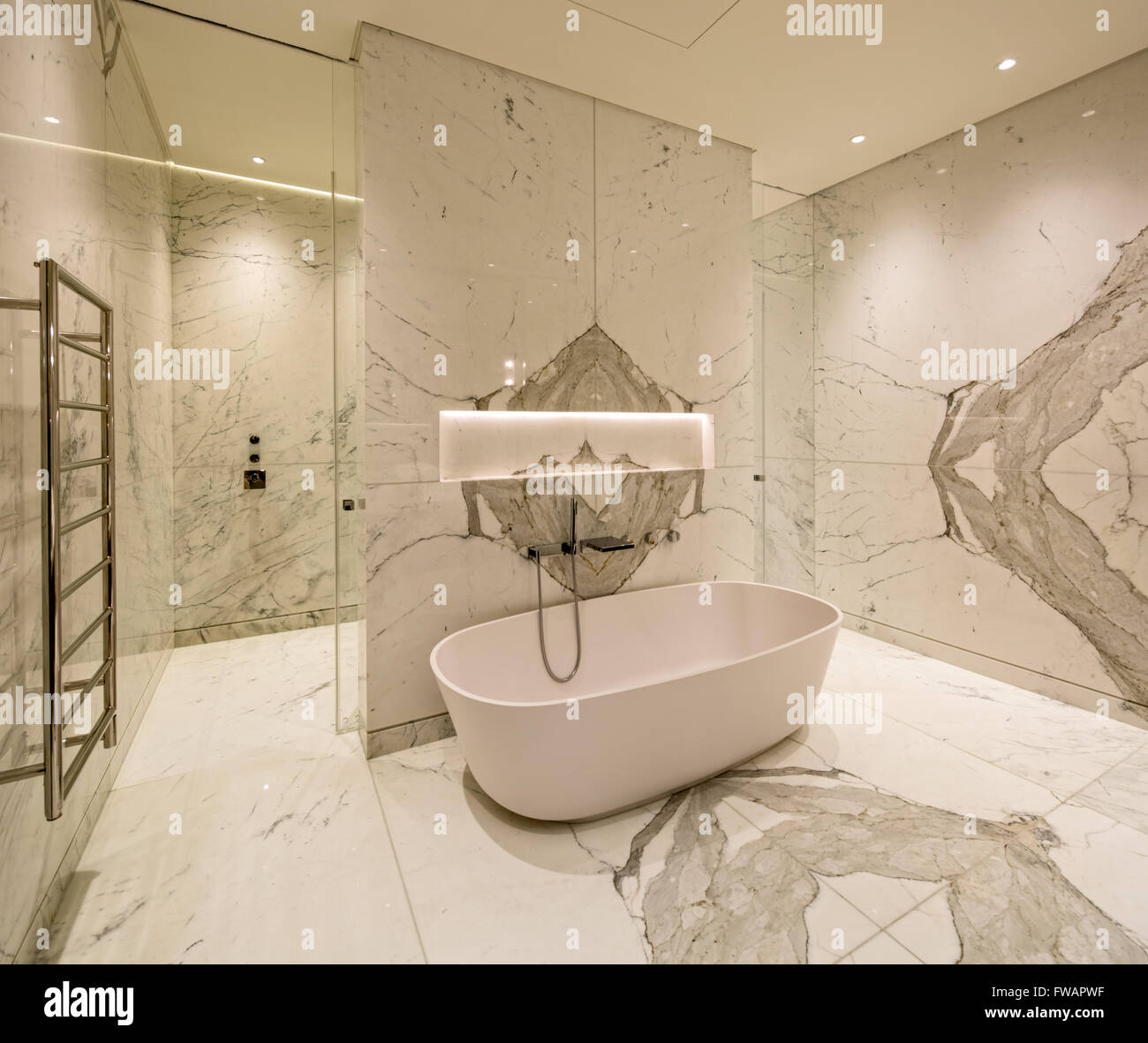 Salle de bain en marbre Banque de photographies et d'images à haute  résolution - Alamy